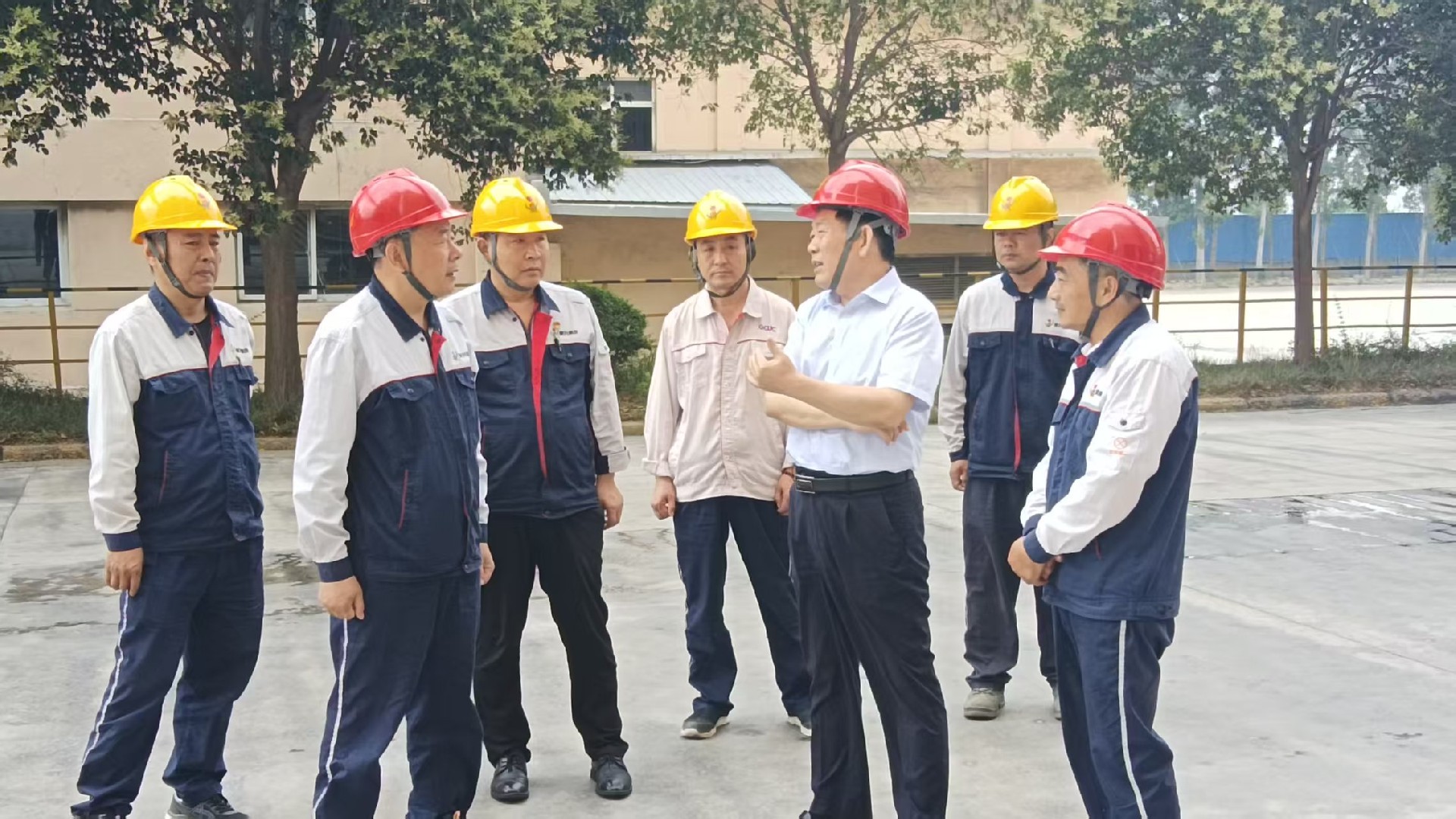 李守廣到沃豐水泥公司檢查指導(dǎo)工作